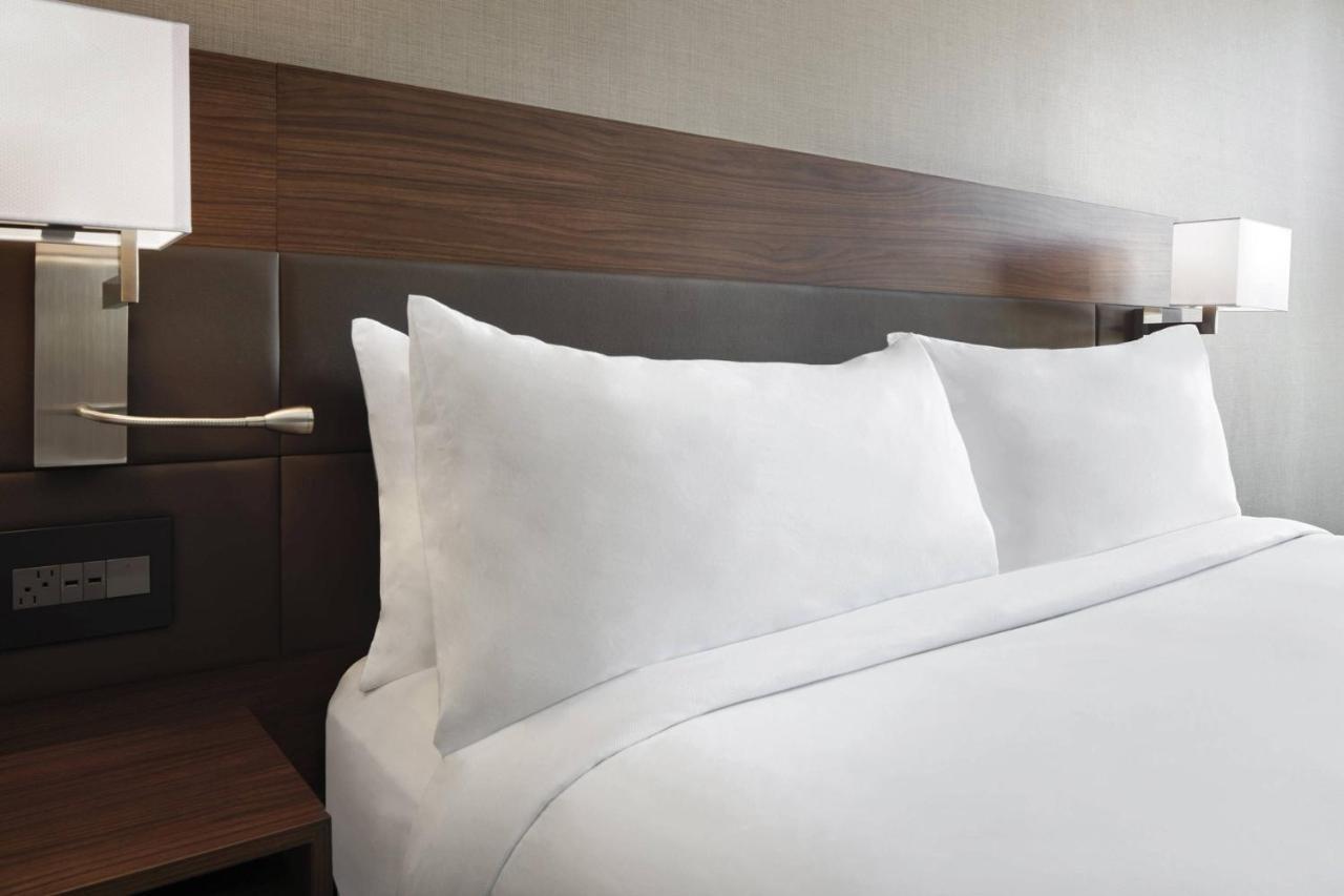 Ac Hotel By Marriott Charlotte Ballantyne Exterior foto